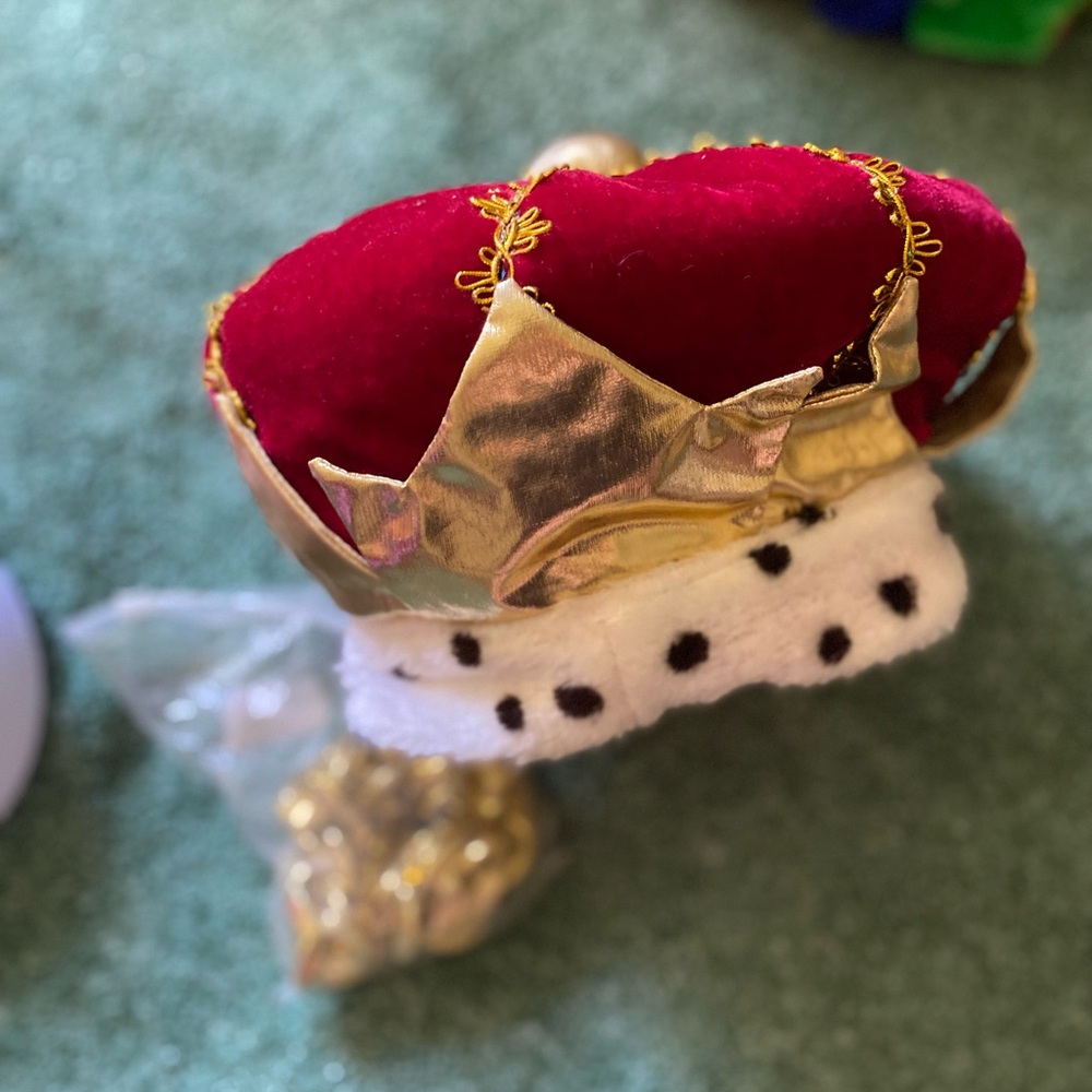 King hat and costume gold chain